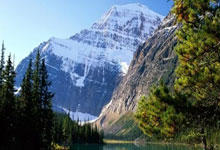 雷速体育：纪念中美“乒乓外交”活动 马龙刘诗雯着正装搭混双大展球技央视体育.